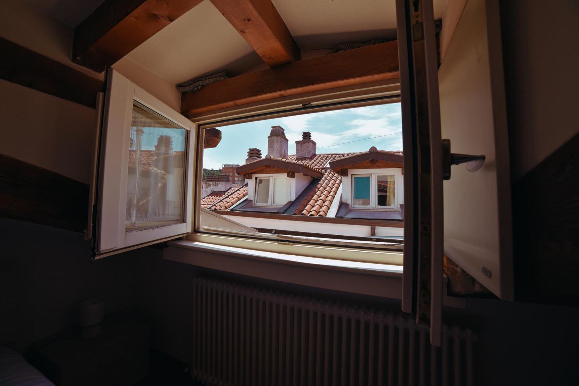 Le Dimore Di Mazzini Apartment Trieste Bagian luar foto